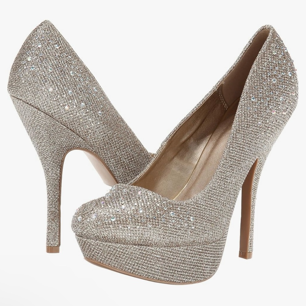 Sparkly golden shoes perfect for special occasion size 7.5